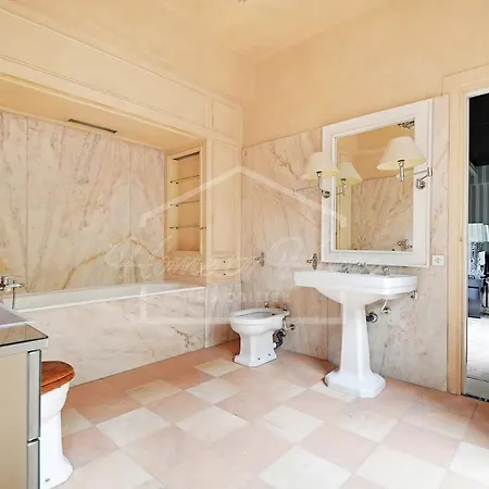 Luxurious & Calm Balcony Facing Bois De Boulogne Apartment